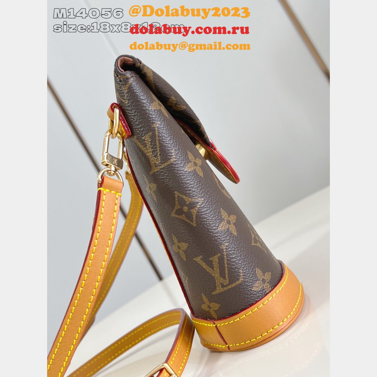 Fashion Show Envelope Pouch M14056 Louis Vuitton Replica Bag