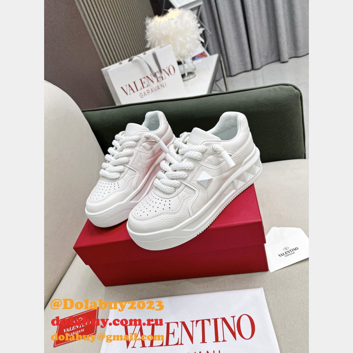 Best Quality Valentino Bread Shoes/Sneakers Good Women/Men price