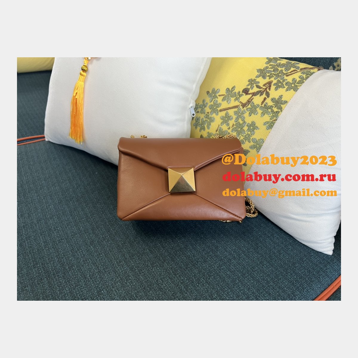 7 Star Valentino Garavani ONE STUD Chain Handbag