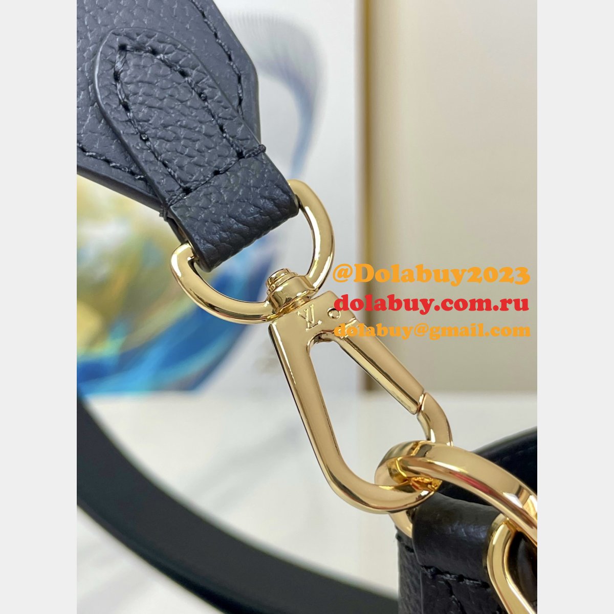 Lock and Walk Lockme M24165/M24006 7 Star Replicas Louis Vuitton Bag