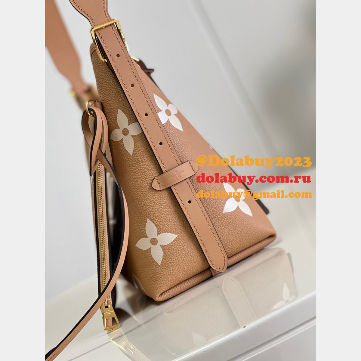 Luxury Louis Vuitton M46293 CarryAll Designer Replicas Bags