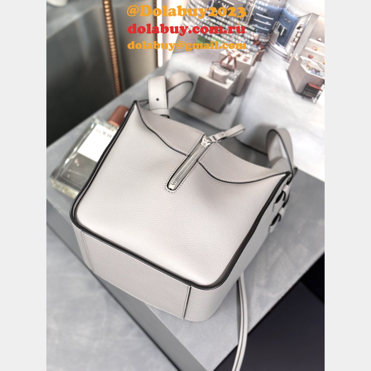 Compact Top Quality LOEWE Hammock Bag In Soft Grained Calfskin 20.8CM