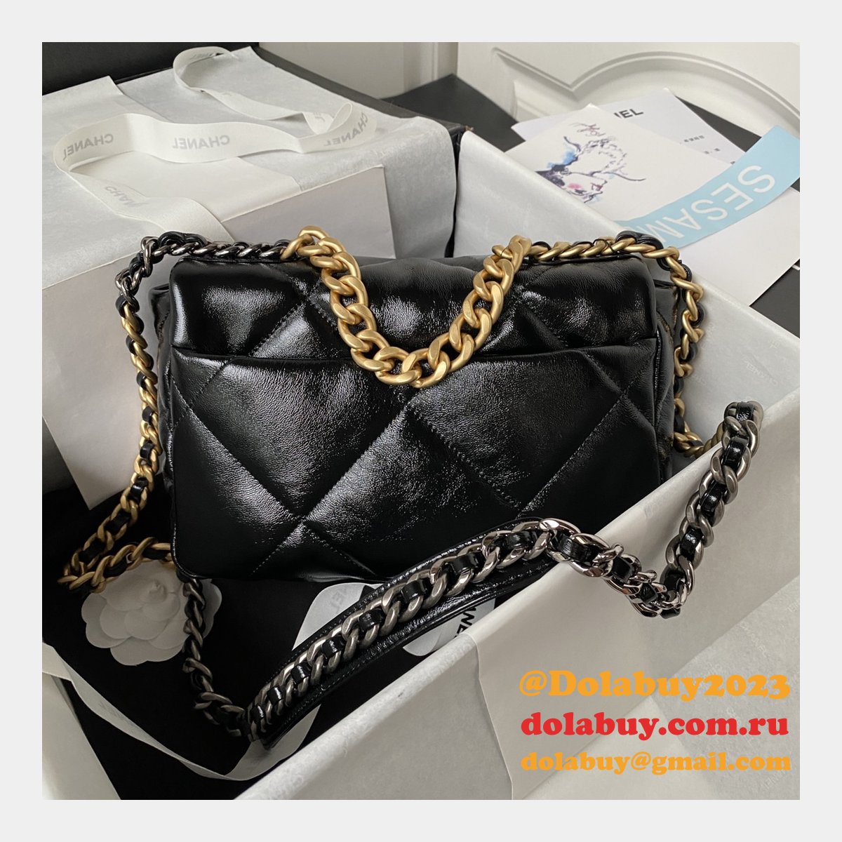 Luxury Flap Shiny Lambskin 19 AS1160 Replica Handbag 26CM