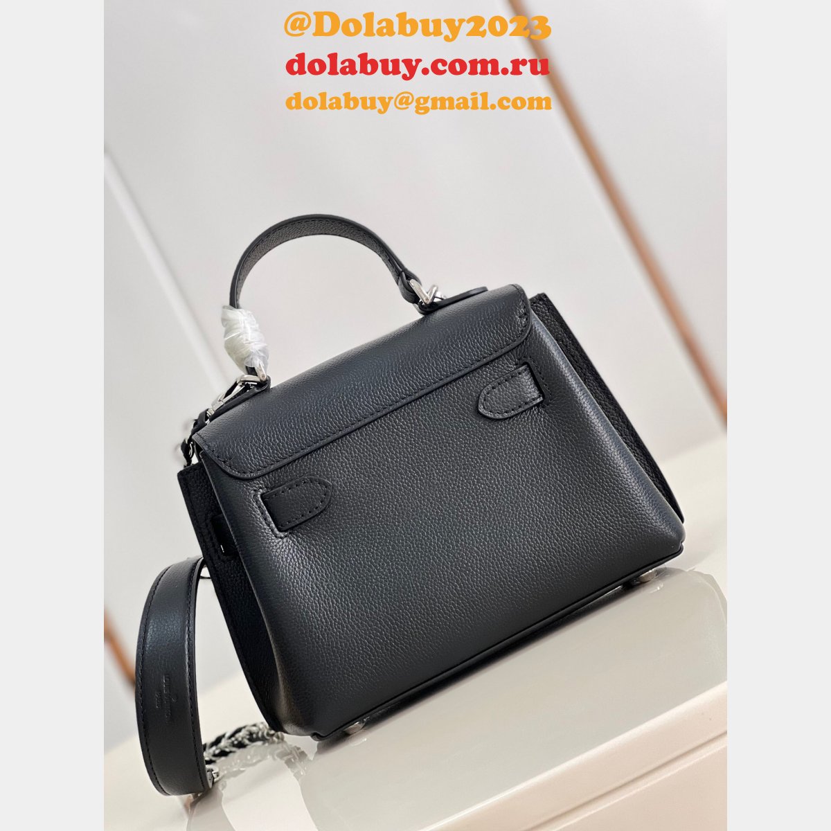 The Best Quality Louis Vuitton Fake LockMe Ever M21088 Bag