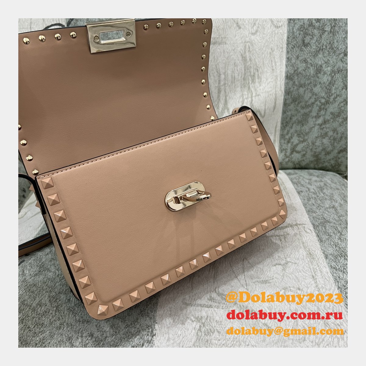 Luxury Valentino Garavani Rockstud Calf Large Bag