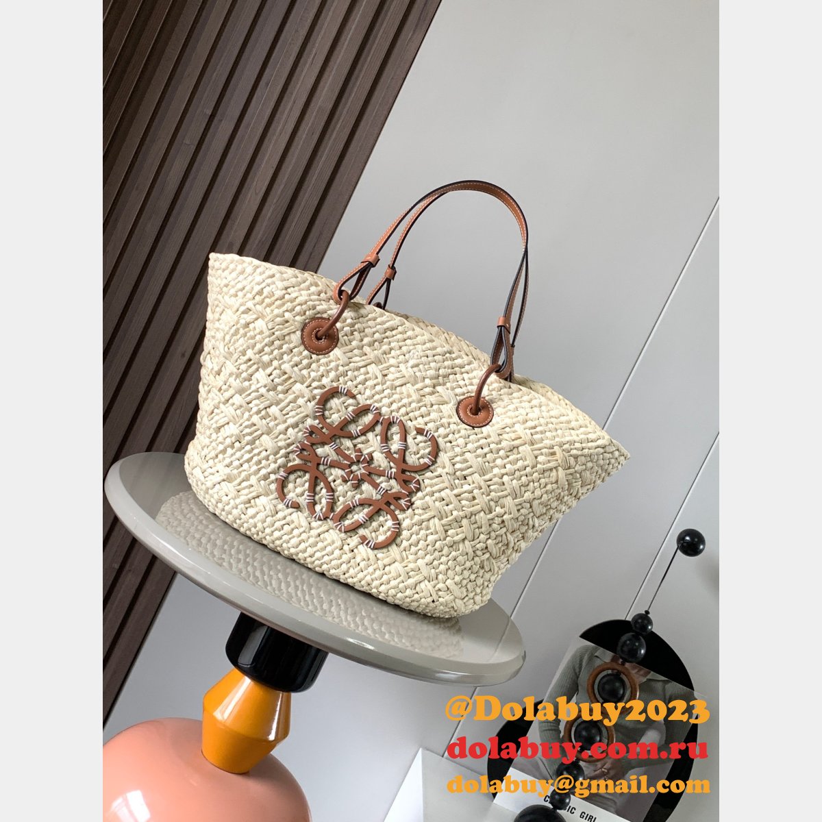 Perfect loewe Anagram Basket bag in iraca palm and calfskin 8008