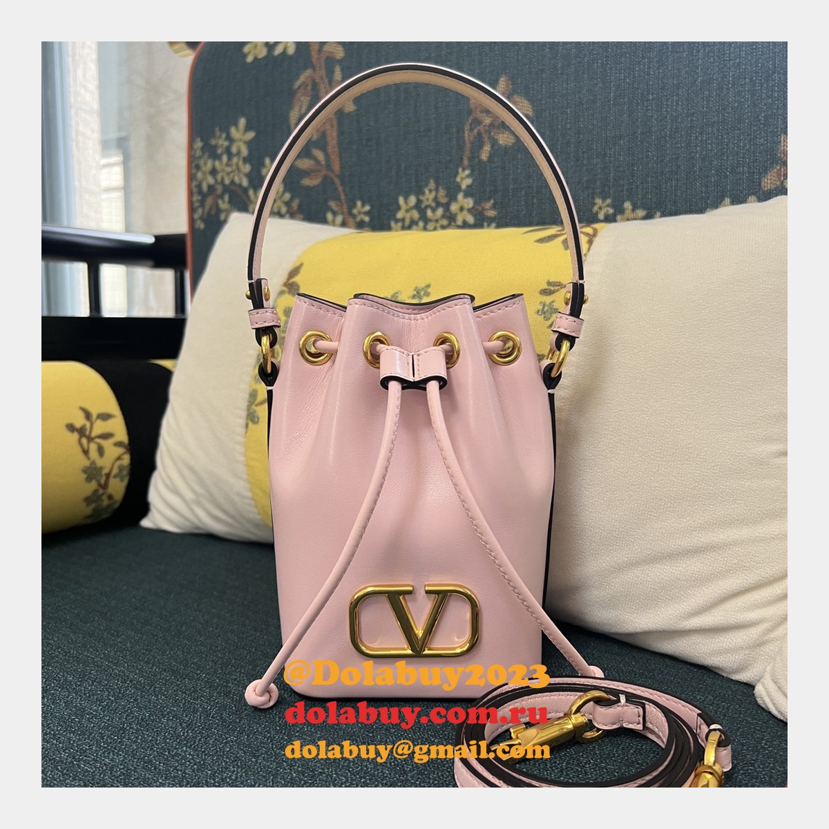 Perfect Wholesale VALENTINO GARAVANI V MINI BASKET HANDBAG