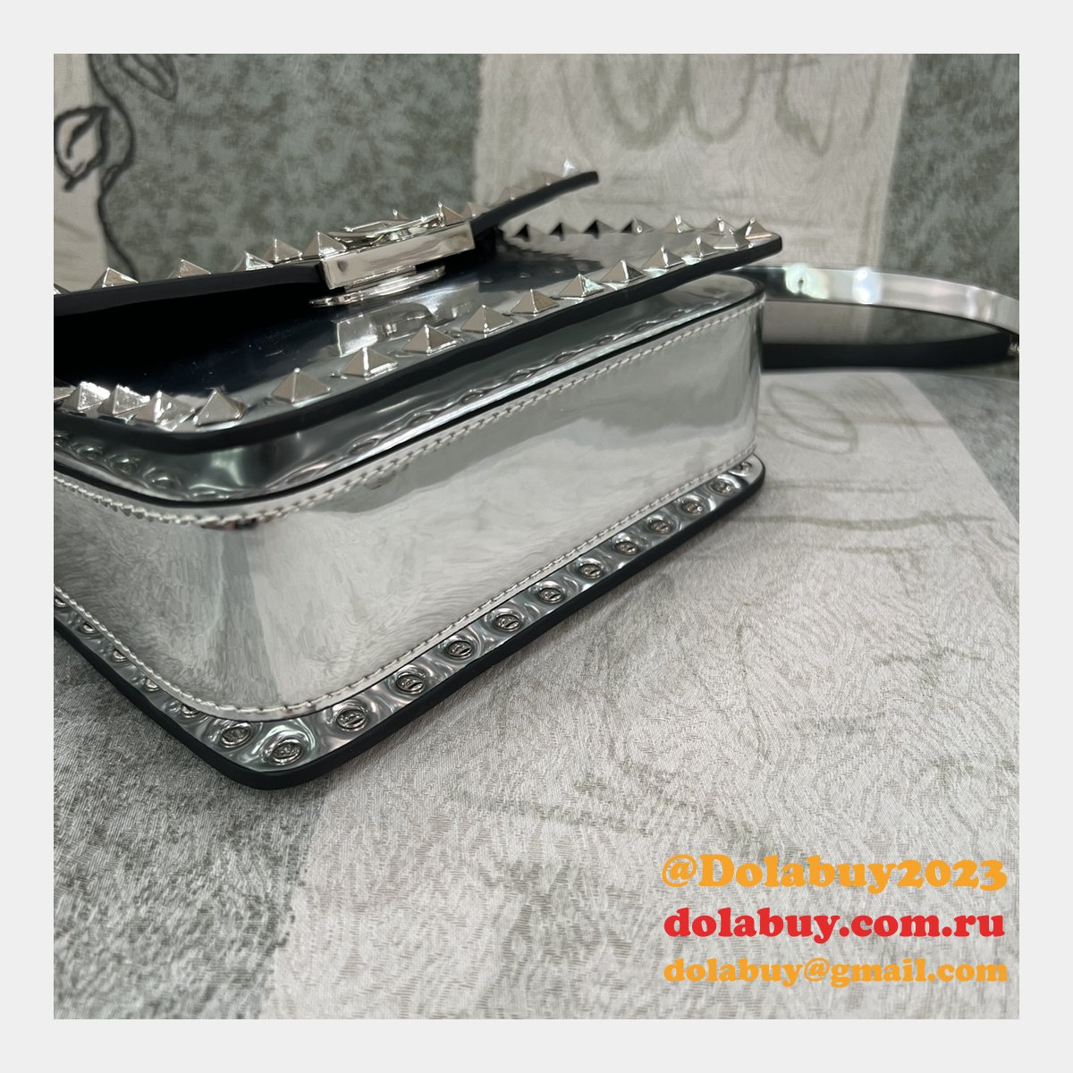 Cheap Fake Valentino Garavani Rockstud Calf Small Bag