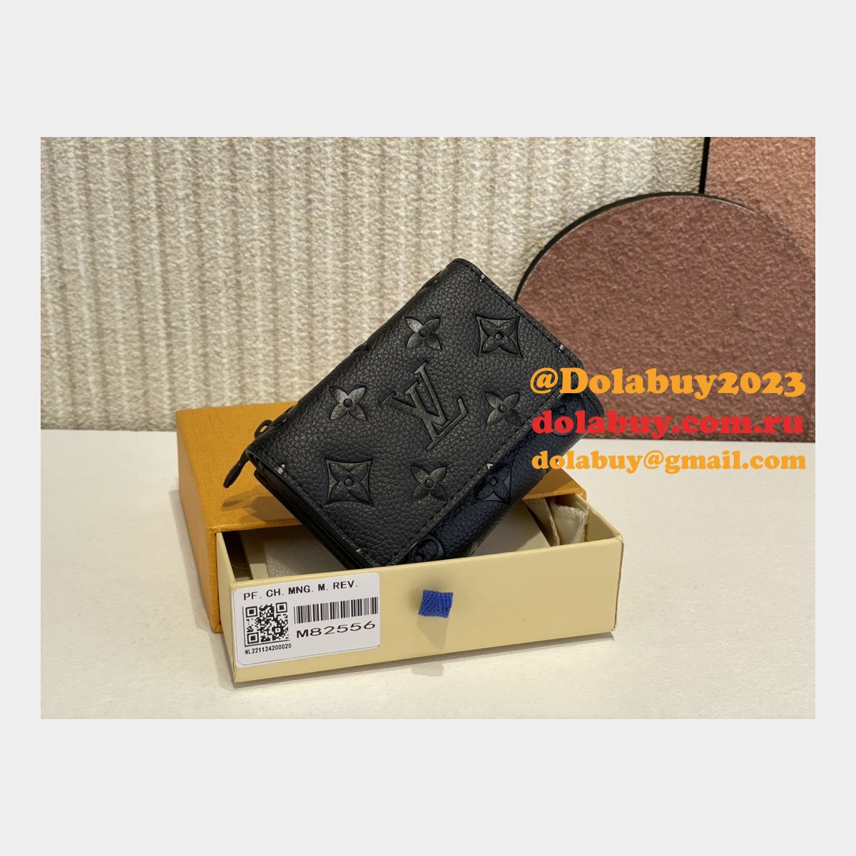 Slender Pilot M82556 Fashion Louis Vuitton Replica Bags