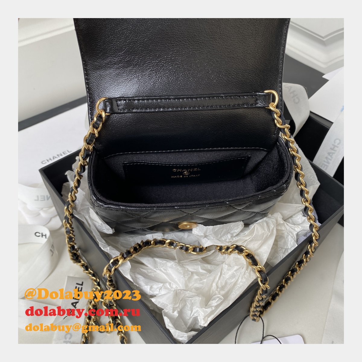 Inspired AP3485 Clutch With Chain Replica Shiny Bags