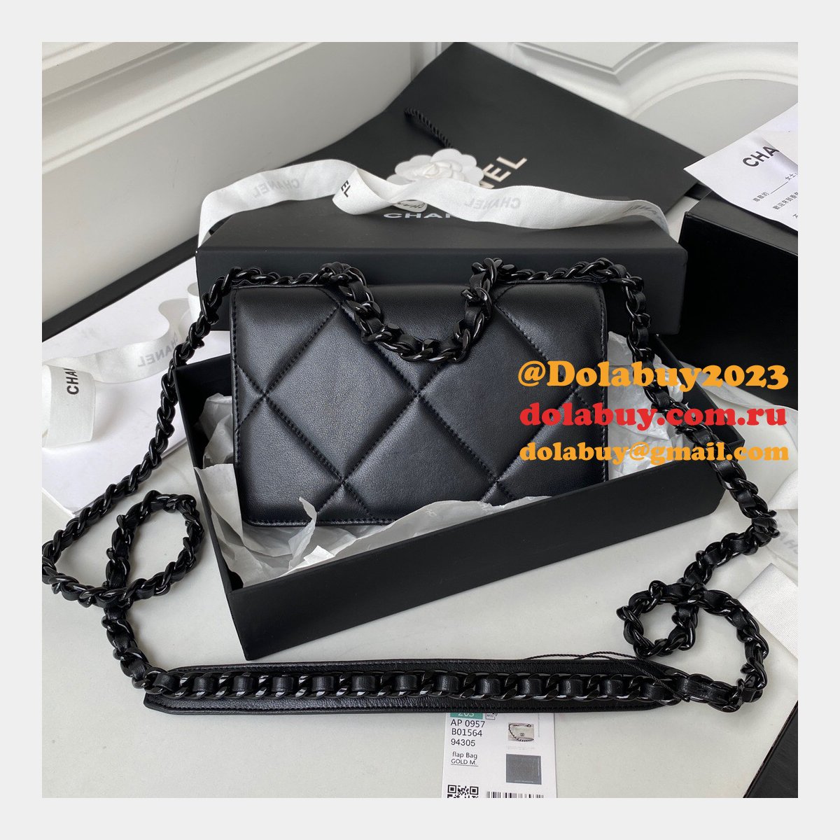 Best Quality Replica New WOC AP0957 19 Wallet Chain Glossy Calfskin Bag