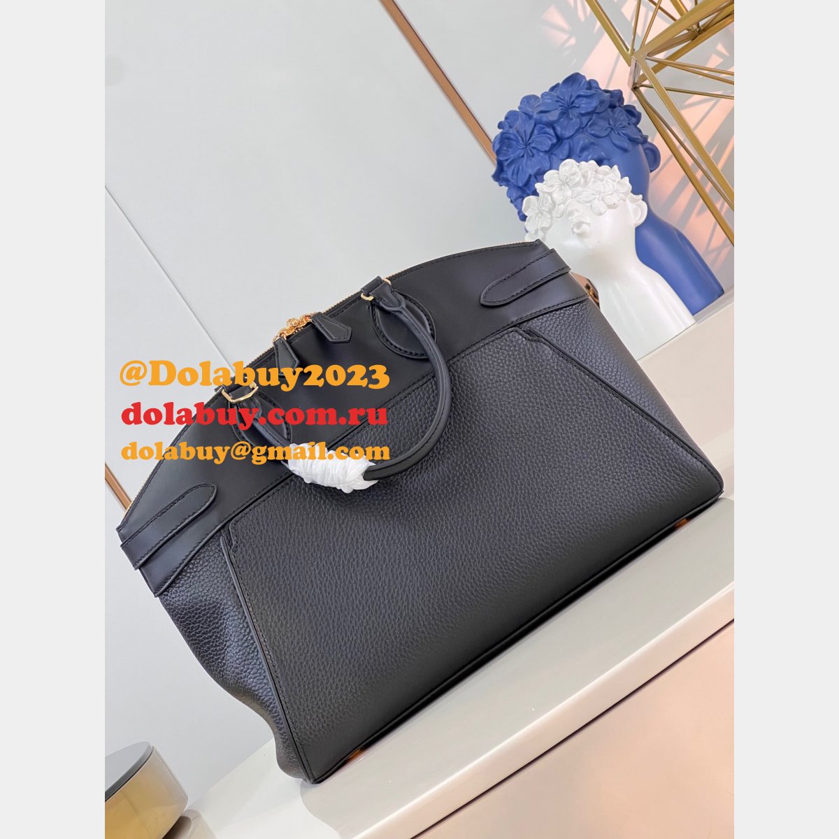Inspired Latest Designs From Louis Vuitton Lock It M22914 Black Bag