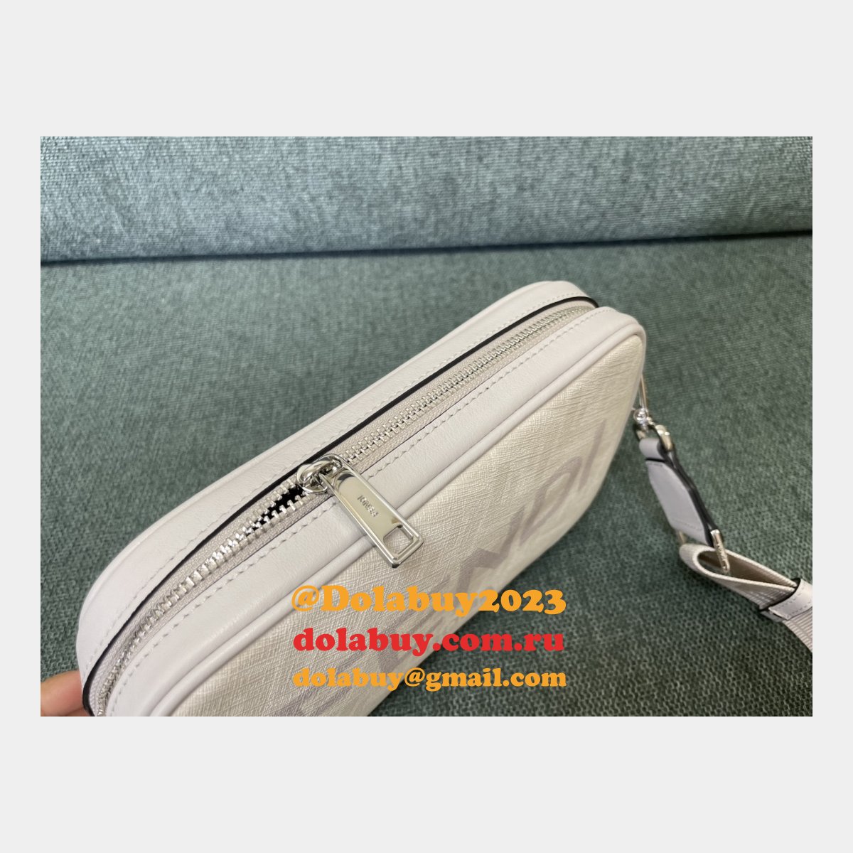 replica luxury & designer 8587 F**di camera bags