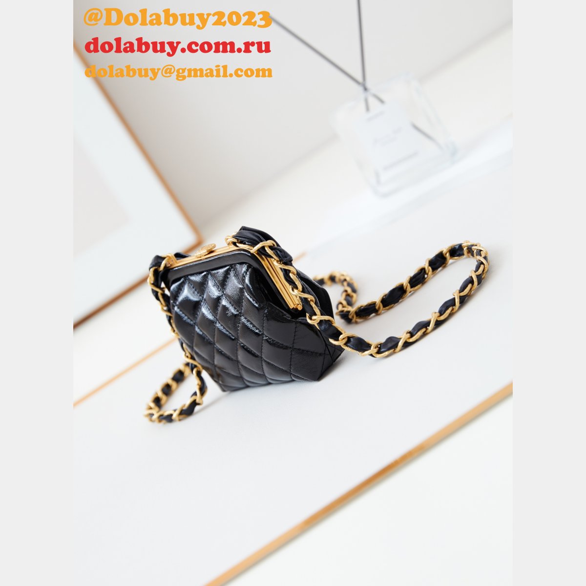 Perfect Replicas AP4028 Clutch With Chain 1:1 Mirror Bag