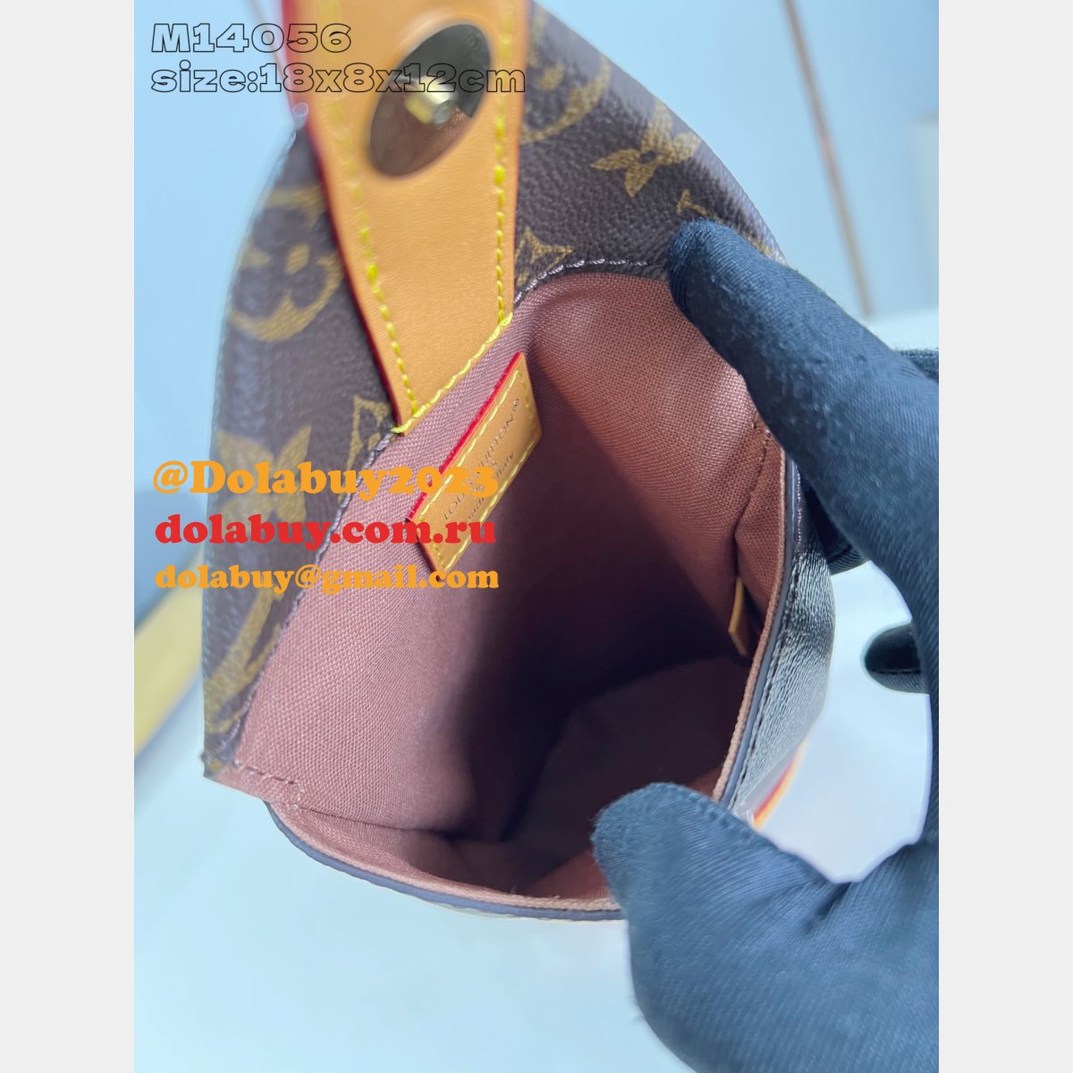 Fashion Show Envelope Pouch M14056 Louis Vuitton Replica Bag