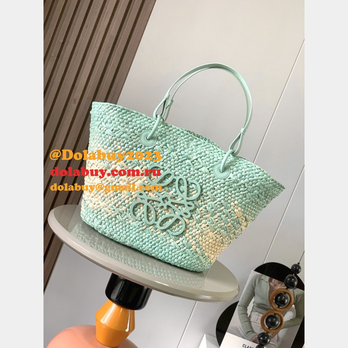 Perfect loewe Anagram Basket bag in iraca palm and calfskin 8008