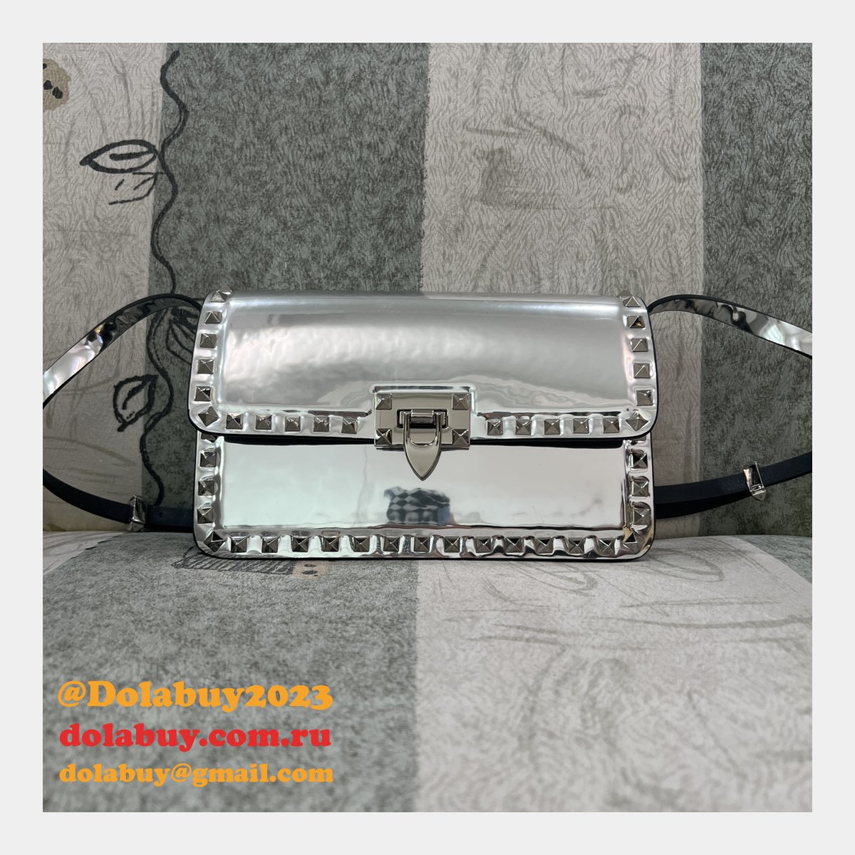 Luxury Valentino Garavani Rockstud Calf Large Bag