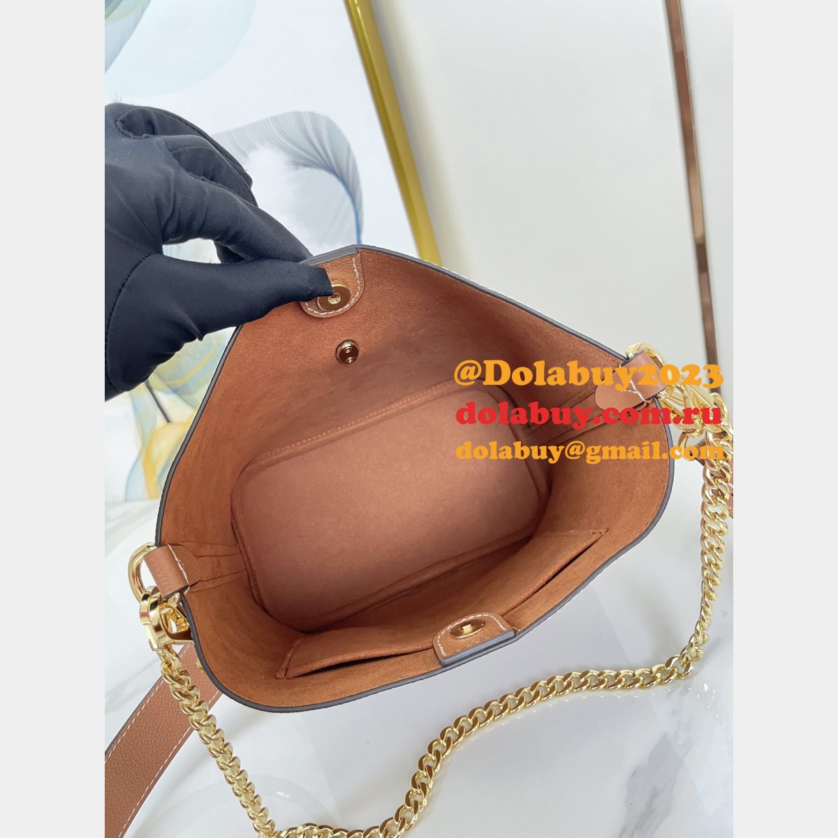 Lock and Walk Lockme M24165/M24006 7 Star Replicas Louis Vuitton Bag