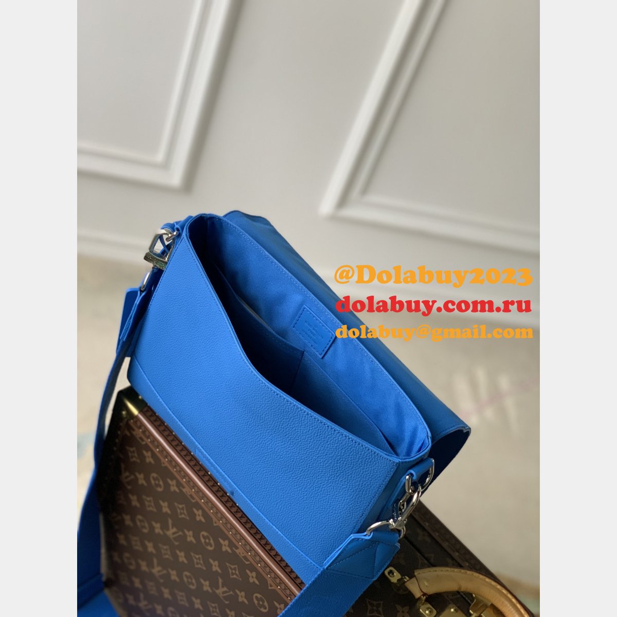 Takeoff Messenger LV Aerogram M22505 Louis Vuitton Fake Bag