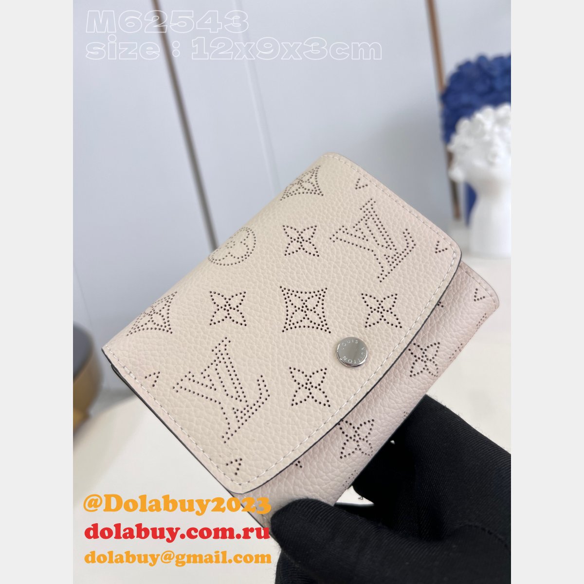 Iris Compact Wallet Mahina M62542/M62543 Louis Vuitton Replica Bag