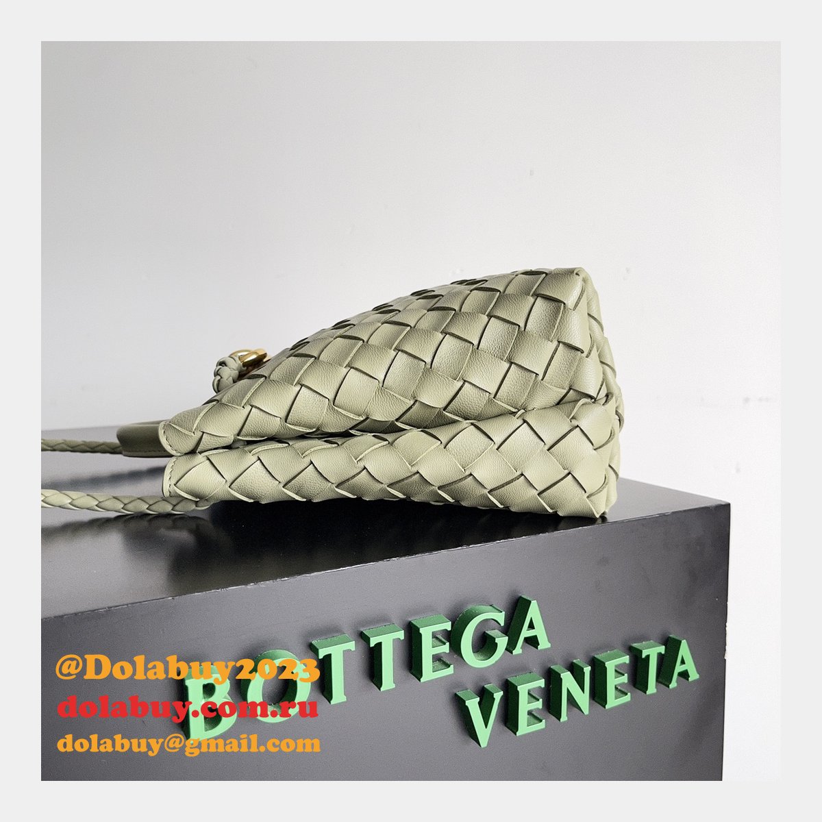 BOTTEGA VENETA ANDIAMO Small 25cm Bag Leather Strap