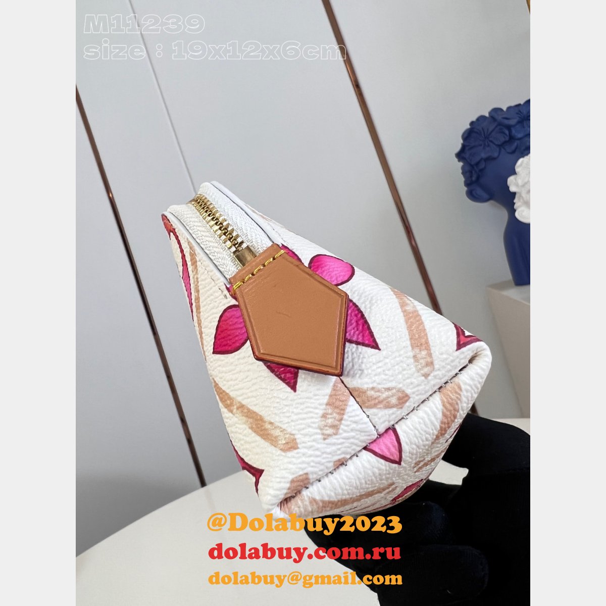 Pochette Cosmétique M11239 7 Star Louis Vuitton Fashion Replica Bag