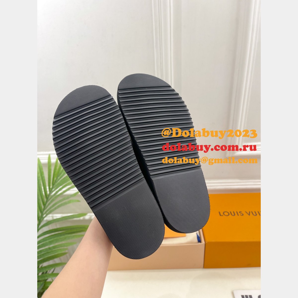 Upper Case Flat Open Back 1A884I Loafer Replica Louis Vuitton Shoes