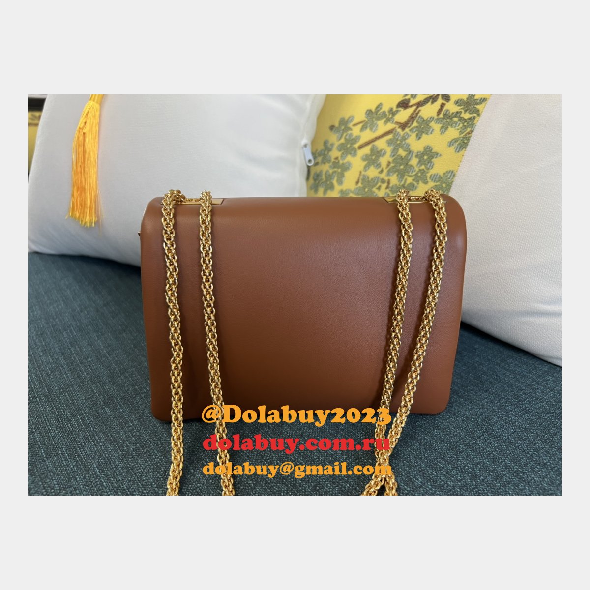 7 Star Valentino Garavani ONE STUD Chain Handbag