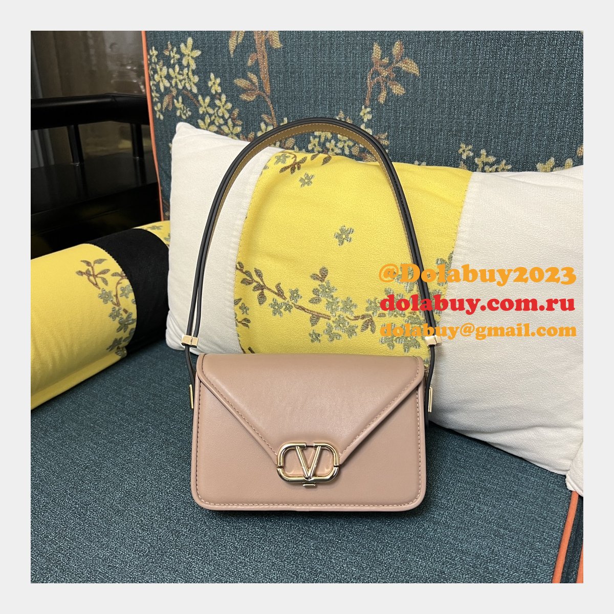 Wholesale VALENTINO GARAVANI LETTER VLOGO SIGNATURE handbag
