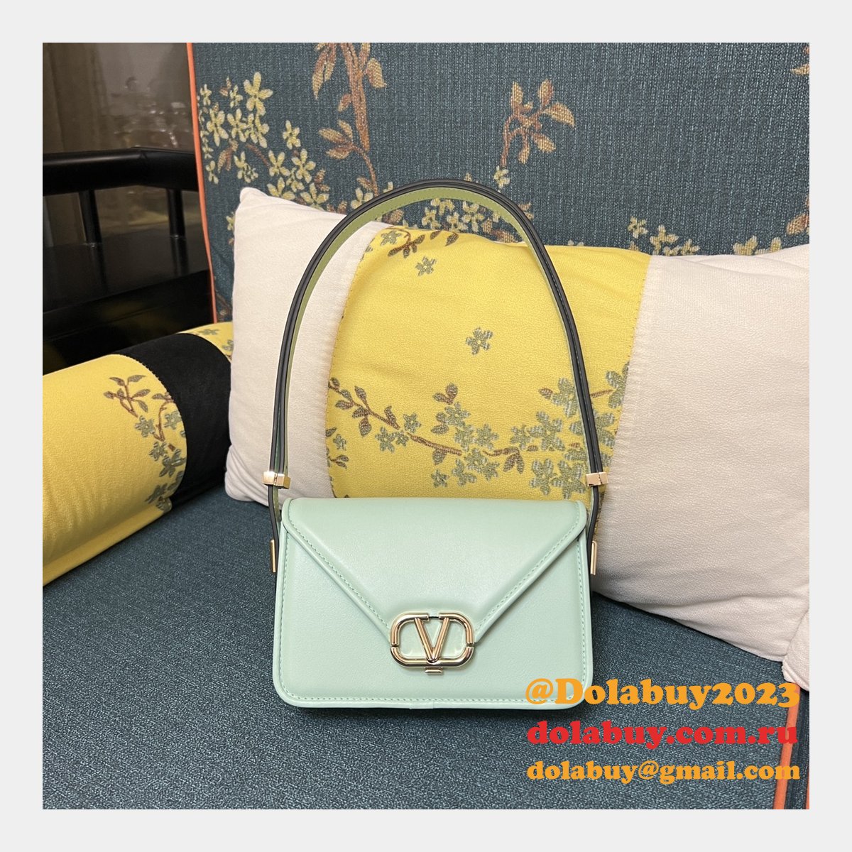 Wholesale VALENTINO GARAVANI LETTER VLOGO SIGNATURE handbag