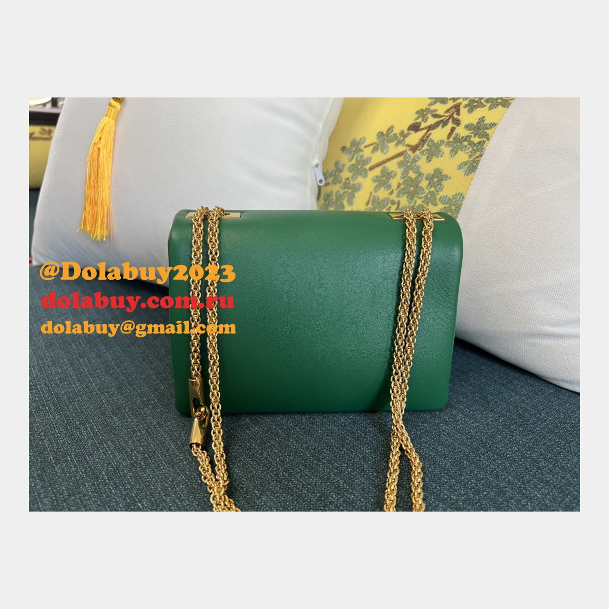 7 Star Valentino Garavani ONE STUD Chain Handbag