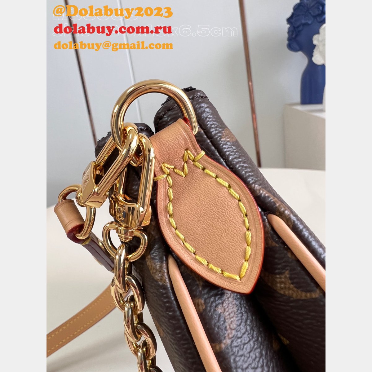 Liv Pochette Monogram Gifts M83008 Knockoff Louis Vuitton Bag
