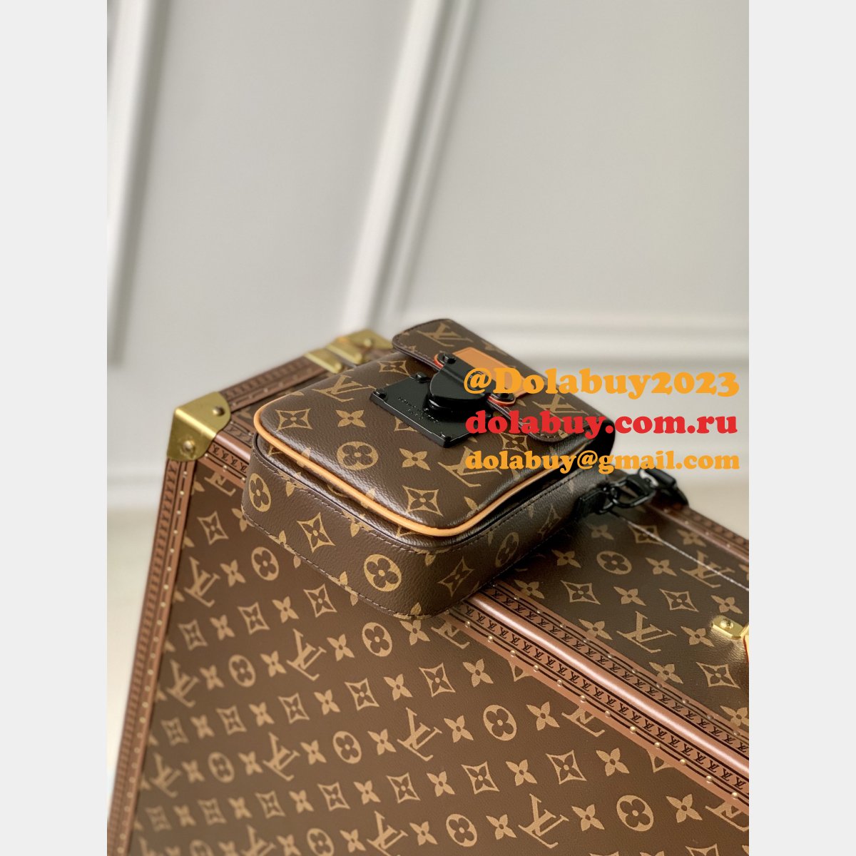 S-Lock Vertical wearable wallet M81522 Louis Vuitton Luxury Bag