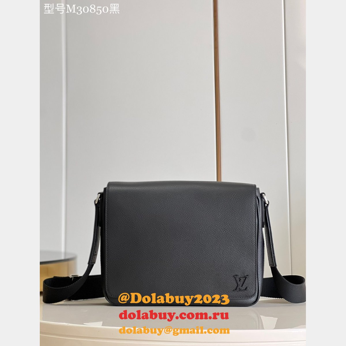 Louis Vuitton 1:1 Replica Designer M30850 District Taiga Leather Men Bags