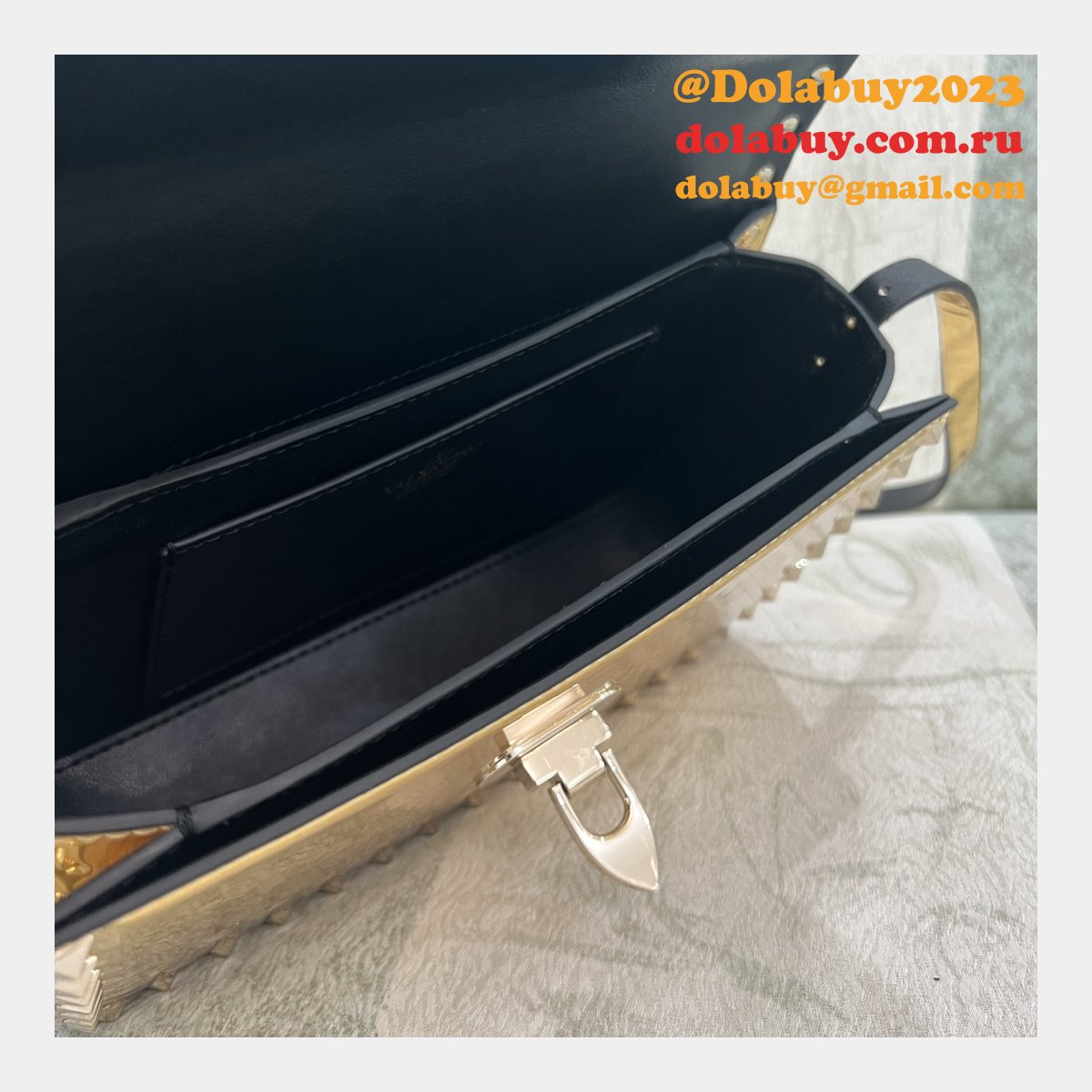 Luxury Valentino Garavani Rockstud Calf Large Bag