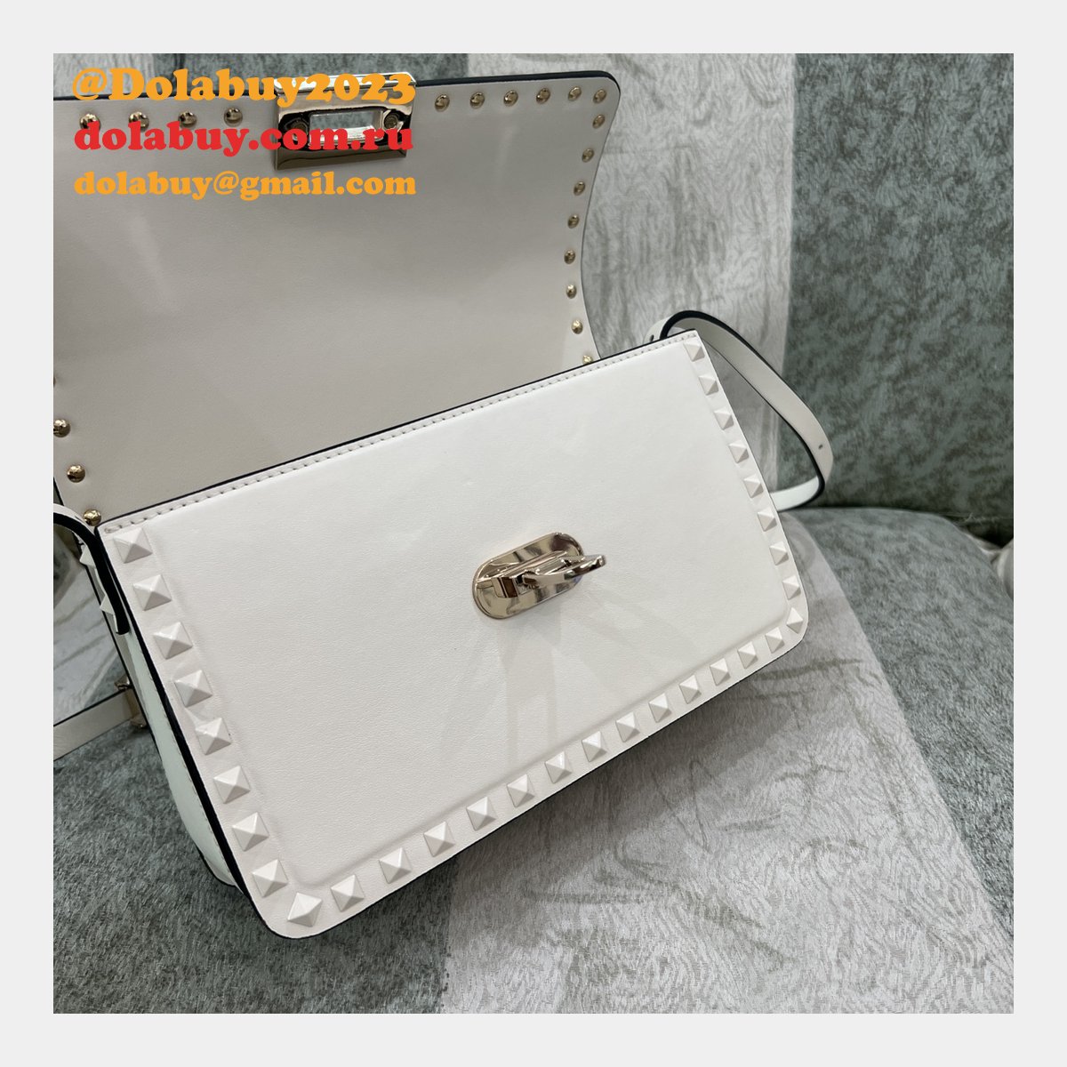 Luxury Valentino Garavani Rockstud Calf Large Bag
