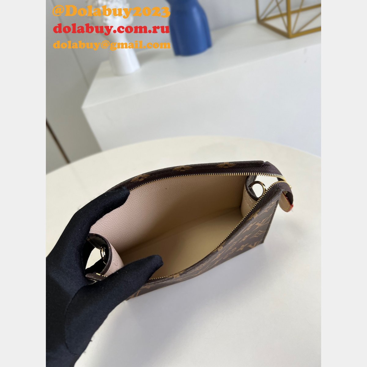 High Quality Designer Replica Louis Vuitton Purses M47546 Pouch