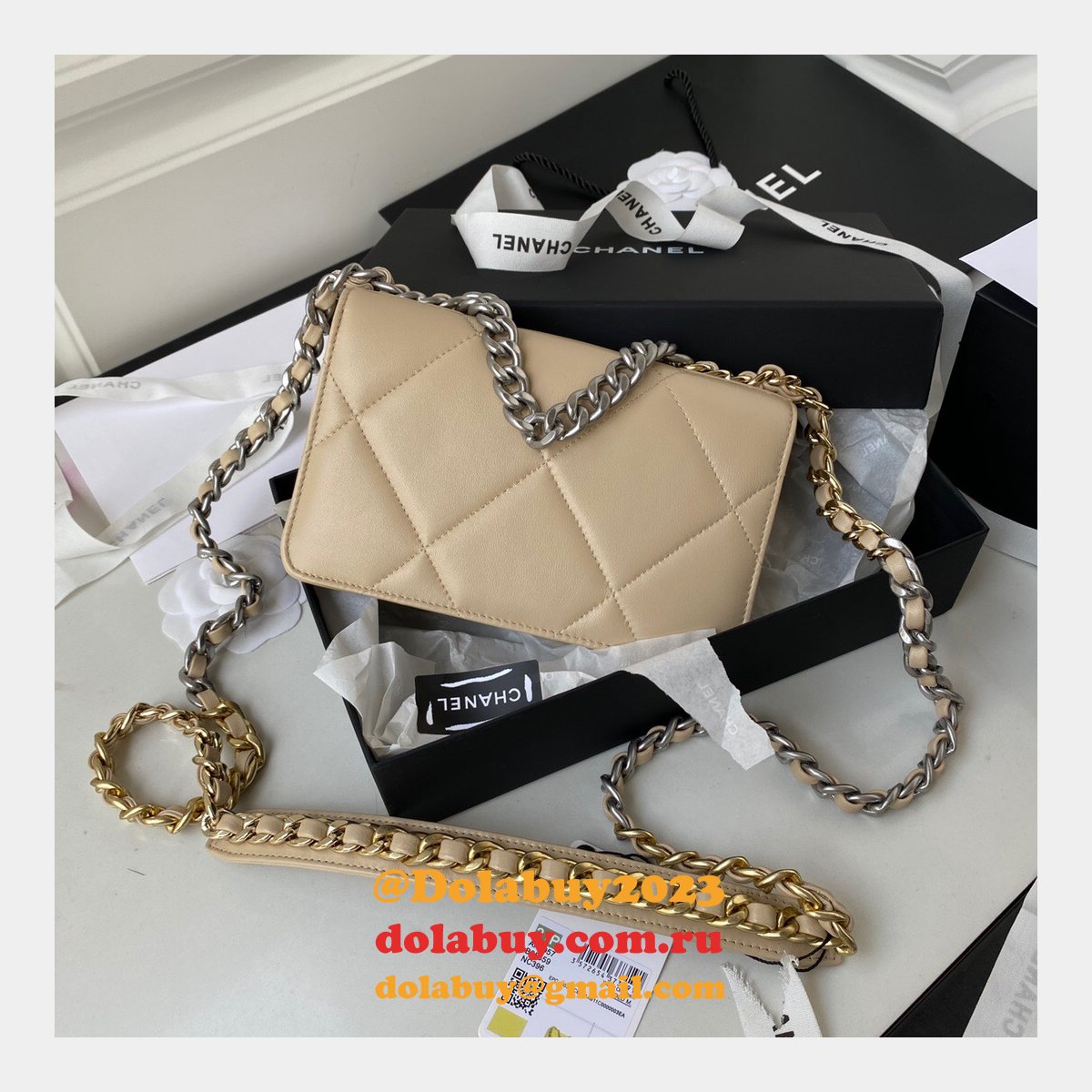 Designer New WOC AP0957 Replica Wallet on Chain 21c Crochet