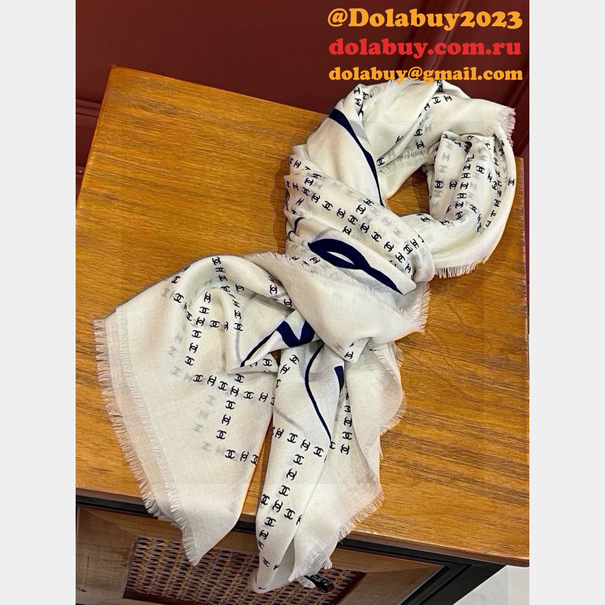 7 Star Top Replicas Double C Grid Square Scarf