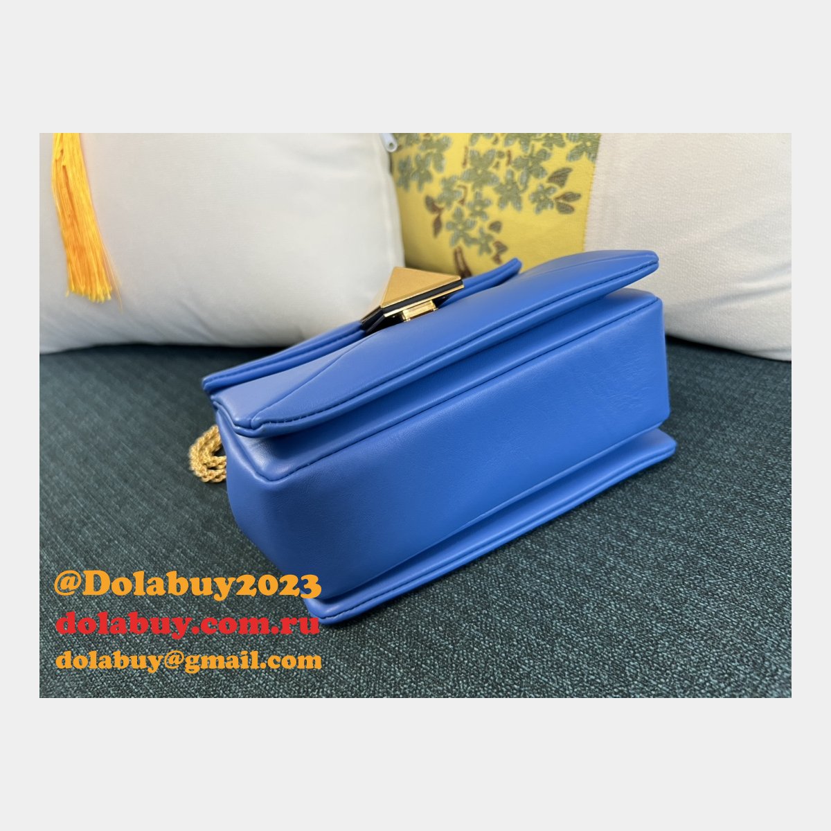 7 Star Valentino Garavani ONE STUD Chain Handbag