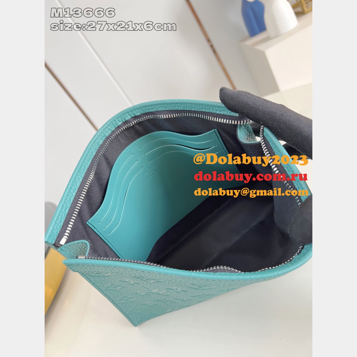 Louis Vuitton Pochette Voyage M13666 Duplicate Taïga Bag