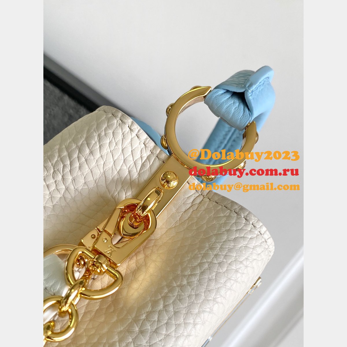 Top Quality Louis Vuitton M23952 Capucines Replica Bag