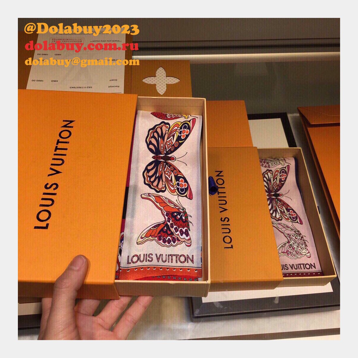 Louis Vuitton Straps bow tie streamers