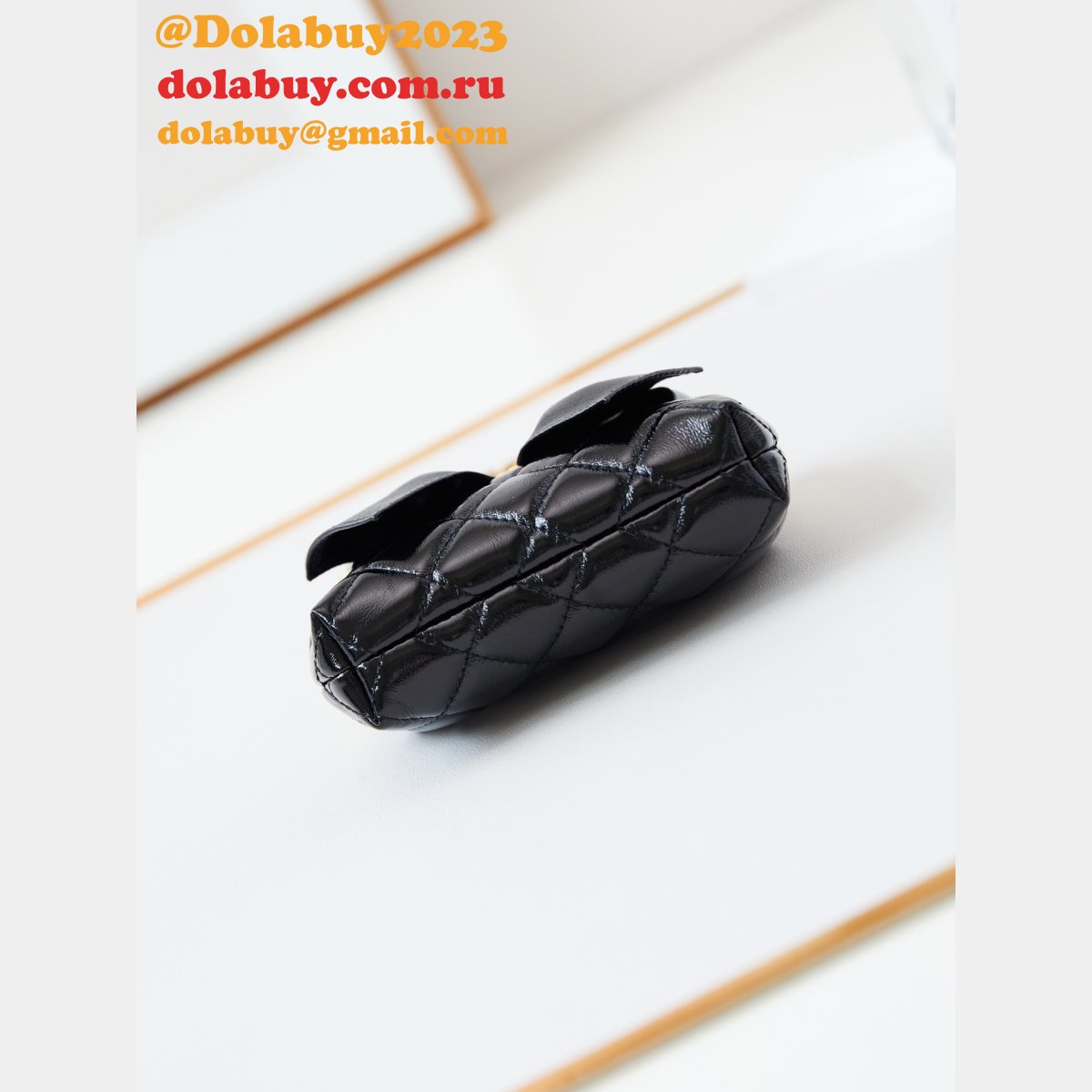 Perfect Replicas AP4028 Clutch With Chain 1:1 Mirror Bag