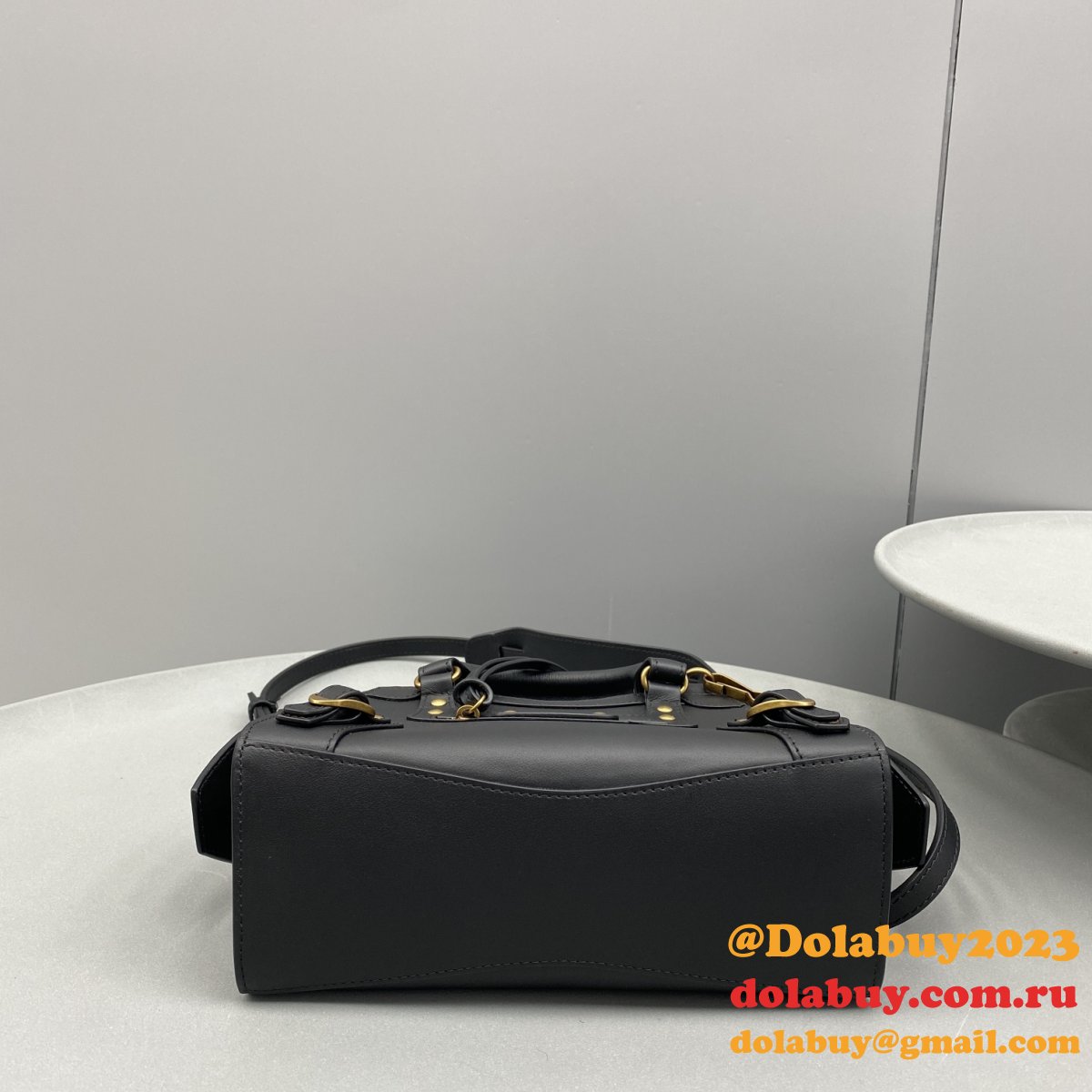 Wholesale balenciaga cuag plain weave black