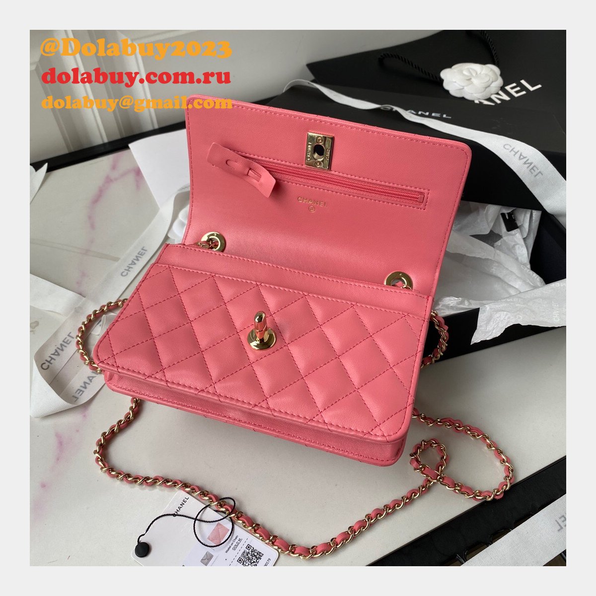 Good Replica Woc A80982 Wallet on Chain Lambskin & Gold-Tone Metal