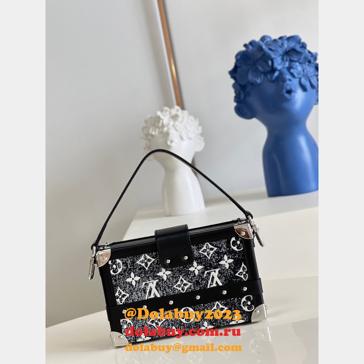 Fake Louis Vuitton Designer Online Store M59363 Soft Bag