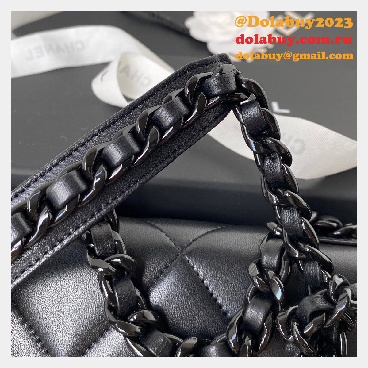 Best Quality Replica New WOC AP0957 19 Wallet Chain Glossy Calfskin Bag