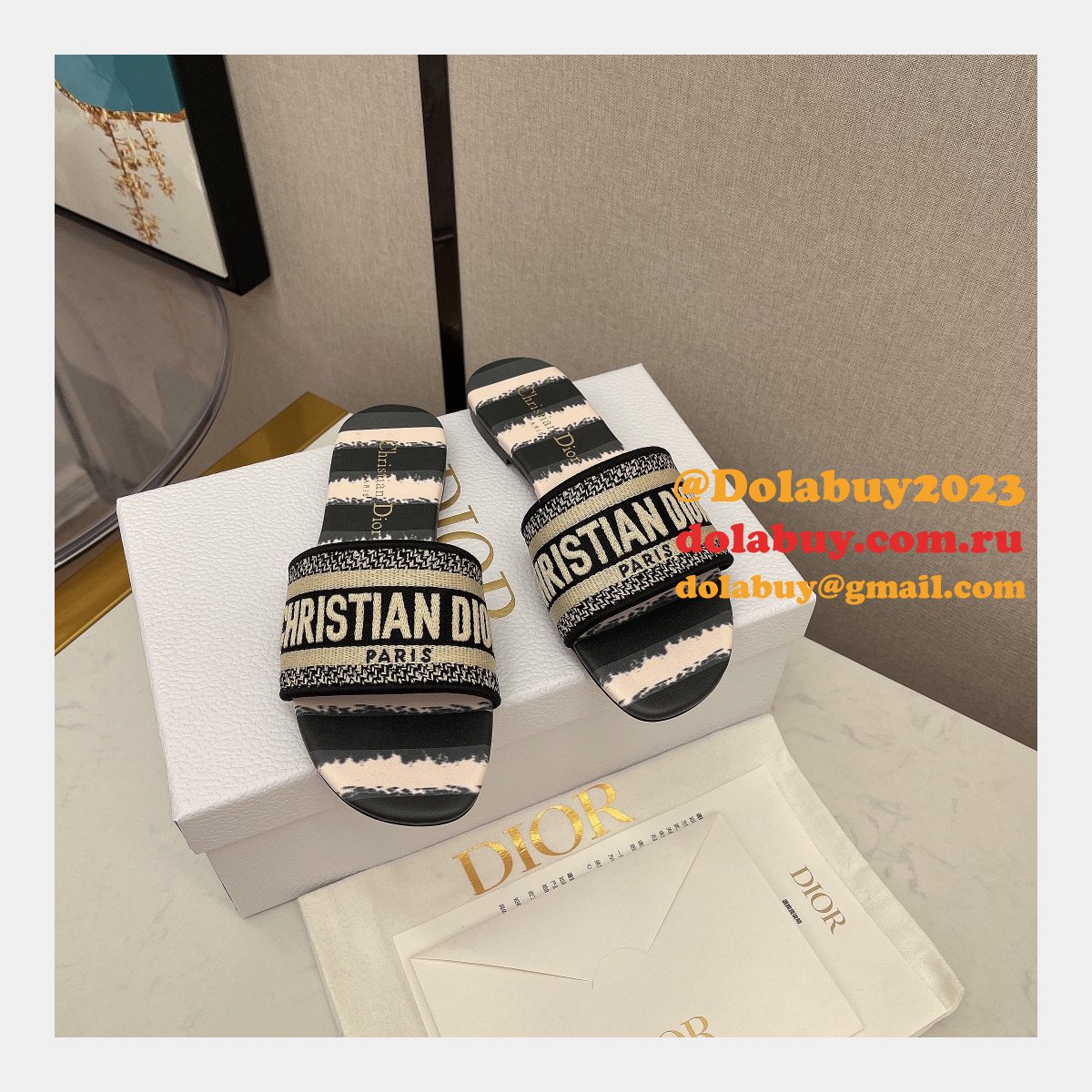 2021 Replica Christian Dior One-word embroidered slippers Shoes