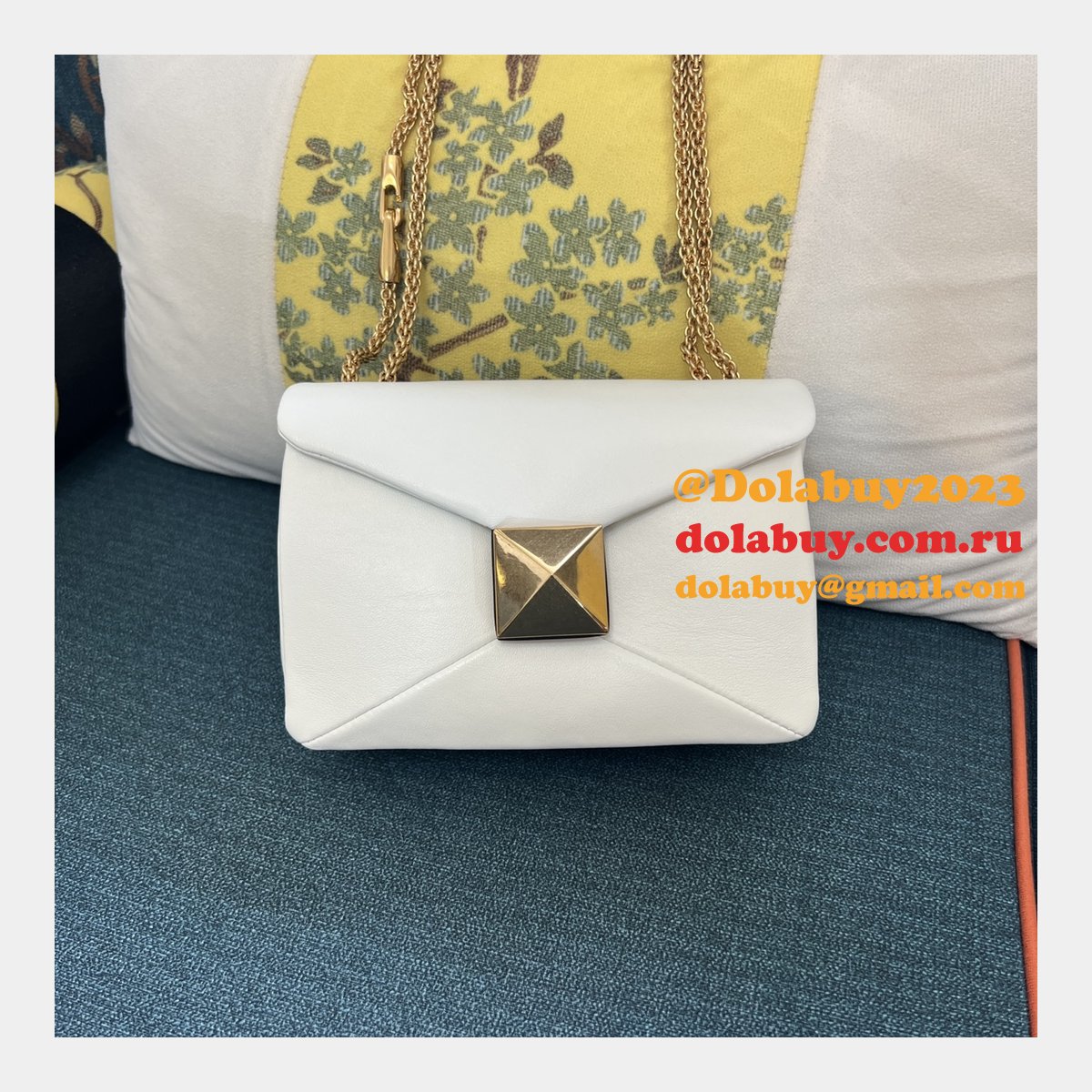 AAA+ Shop Valentino Garavani ONE STUD Chain Handbag